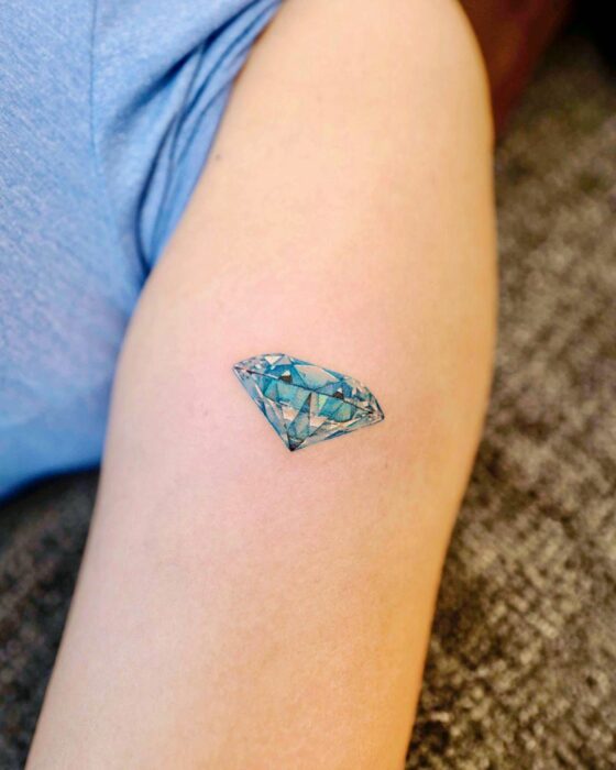 15 Tatuajes con diseños de joyas que deslumbrarán en tu piel