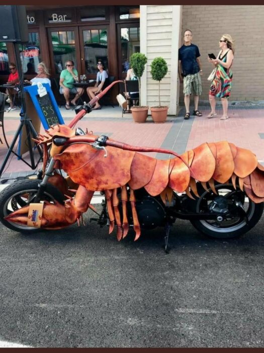 moto con cobertura de una langosta 