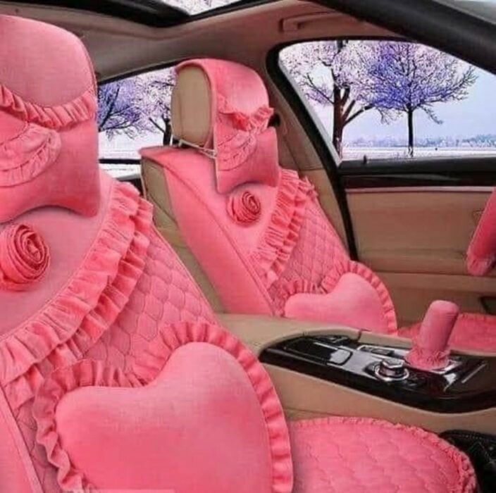 cubre asientos de carro en color rosa 