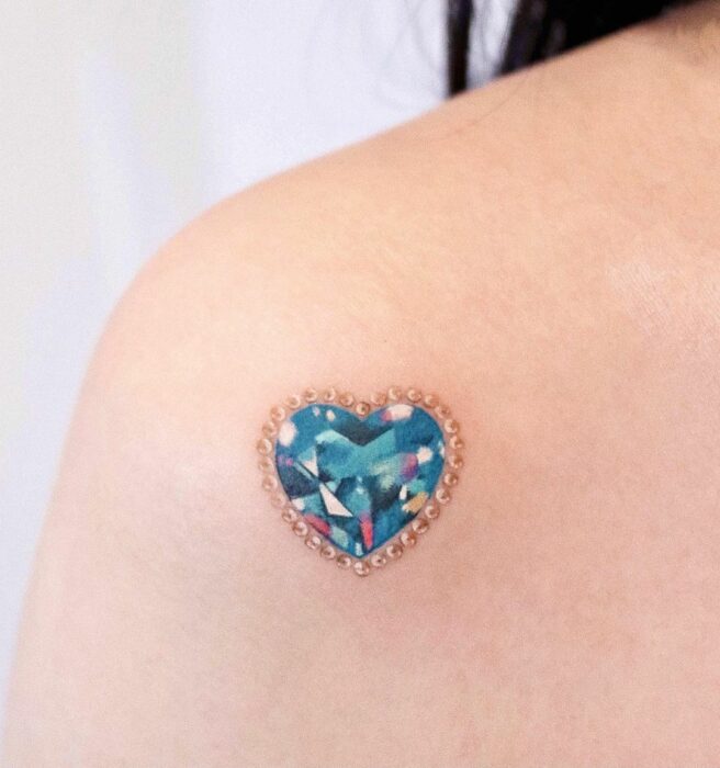 15 Tatuajes con diseños de joyas que deslumbrarán en tu piel
