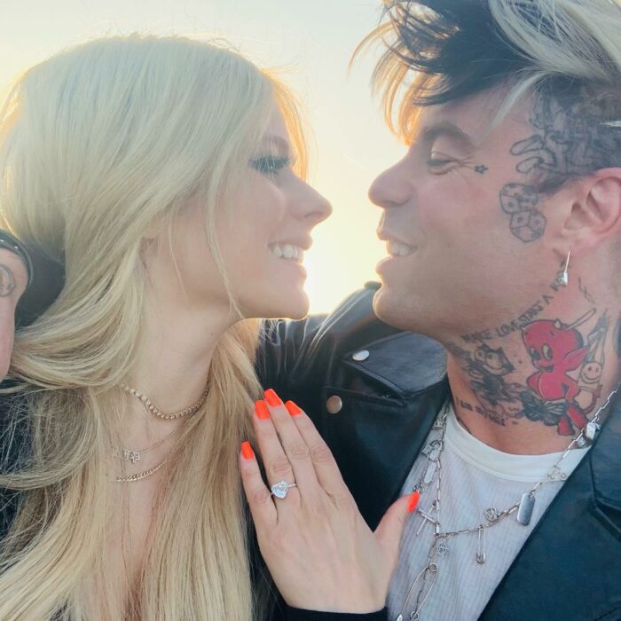 ¡Cupido lo hizo de nuevo! Avril Lavigne se compromete con Mod Sun frente a la Torre Eiffel