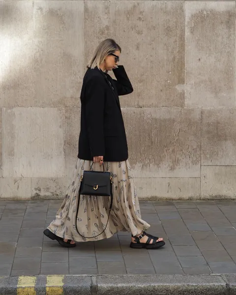 Outfit with chunky sandals 