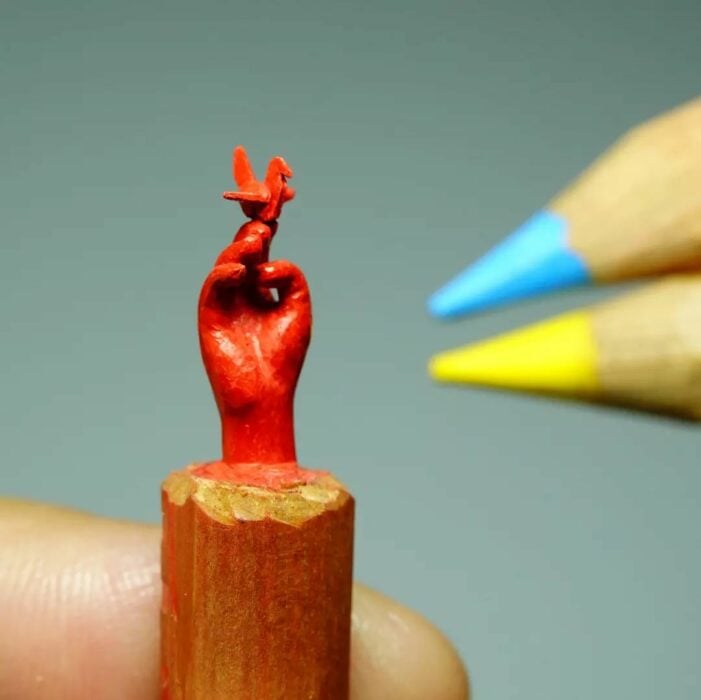 pajarito ;Artista crea hermosas y diminutas esculturas en la punta de los lápices