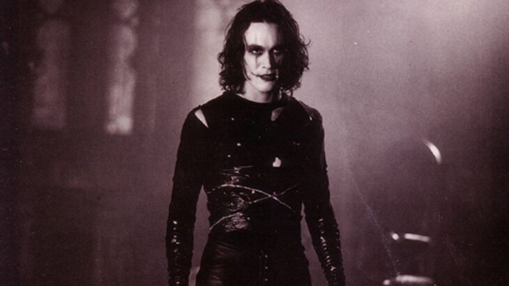 Brandon Lee en su personaje de El Cuervo en 1994