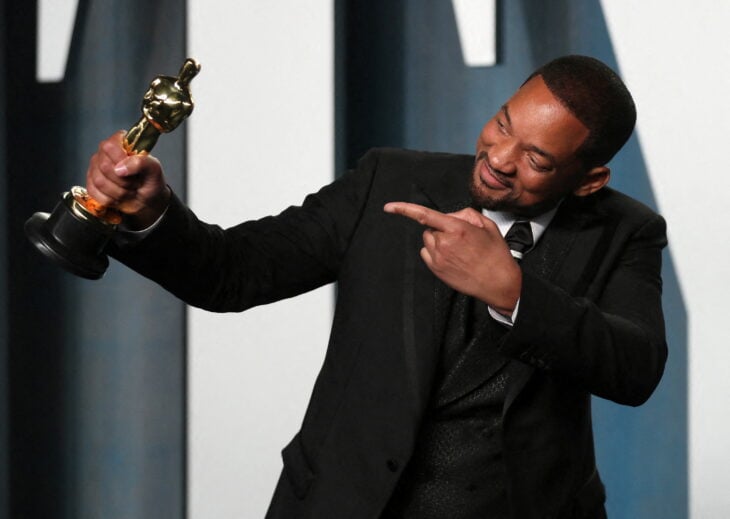 Will Smith posando con su Premio Óscar