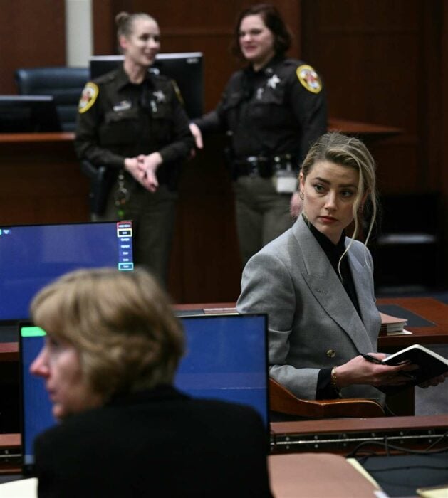 Amber Heard durante su juicio en contra de Johnny Depp en Virginia, Estados Unidos 