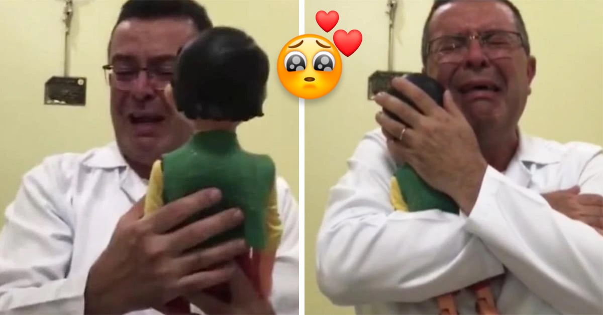 Hijo regala muñeco de Pinocho a su papá y le cumple un sueño
