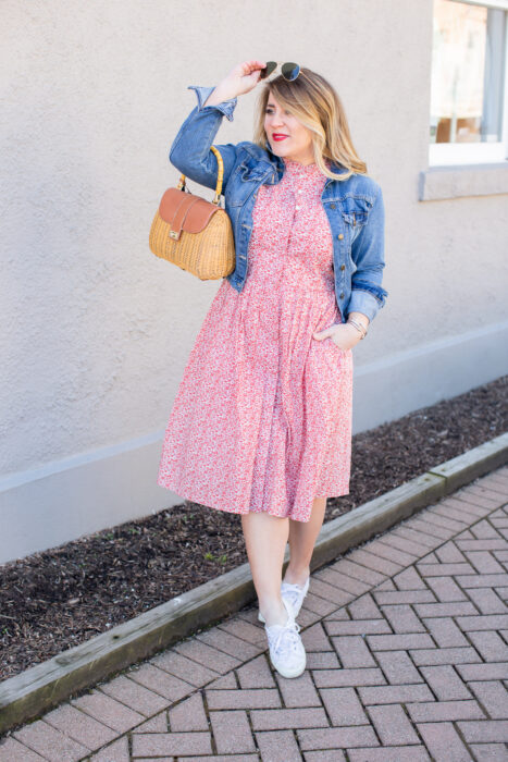 14 Outfits that combine denim jacket with dresses