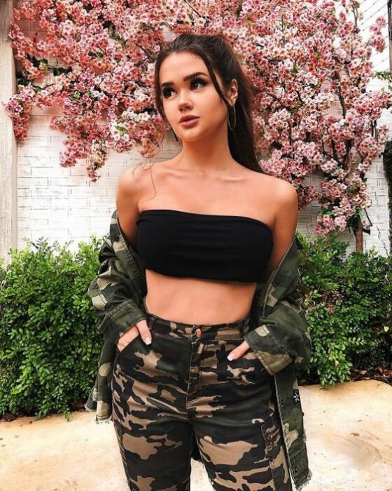 crop top; 13 Ideas to wear camouflage clothes without losing style