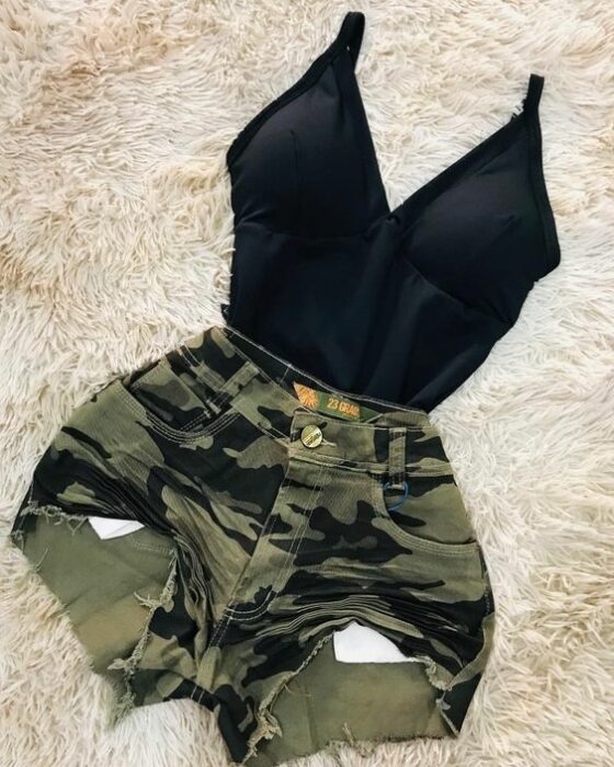 Short ;13 Ideas para llevar prendas con camuflaje sin perder el estilo