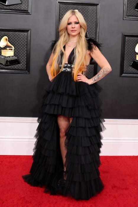 Avril Lavigne ;Los mejores looks de los Premios Grammy 2022