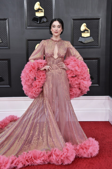 St. Vincent ;Los mejores looks de los Premios Grammy 2022