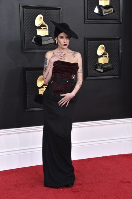 Halsey ;Los mejores looks de los Premios Grammy 2022