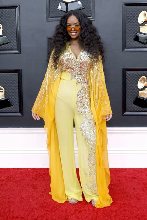 H.E.R ;Los mejores looks de los Premios Grammy 2022