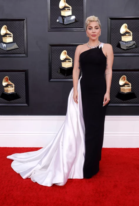 Lady Gaga ;Los mejores looks de los Premios Grammy 2022