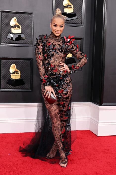 Jasmine Sanders ;Los mejores looks de los Premios Grammy 2022