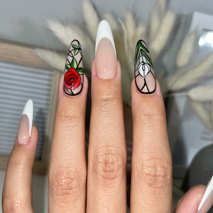 uñas con rosas ;ideas para llevar uñas estilo vitral