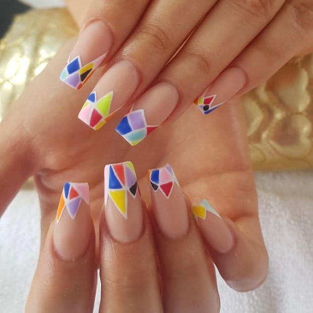 uñas pastel ;ideas para llevar uñas estilo vitral