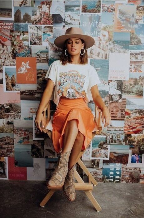 orange skirt; 15 Ideas to wear your favorite hat 