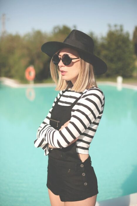 short overalls; 15 Ideas to wear your favorite hat 