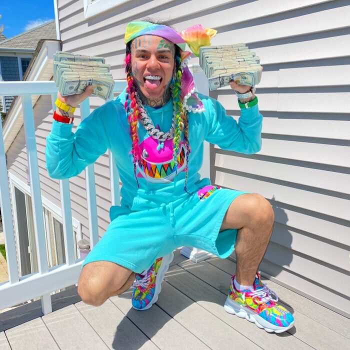 Rapero 6ix9ine regalando dinero 