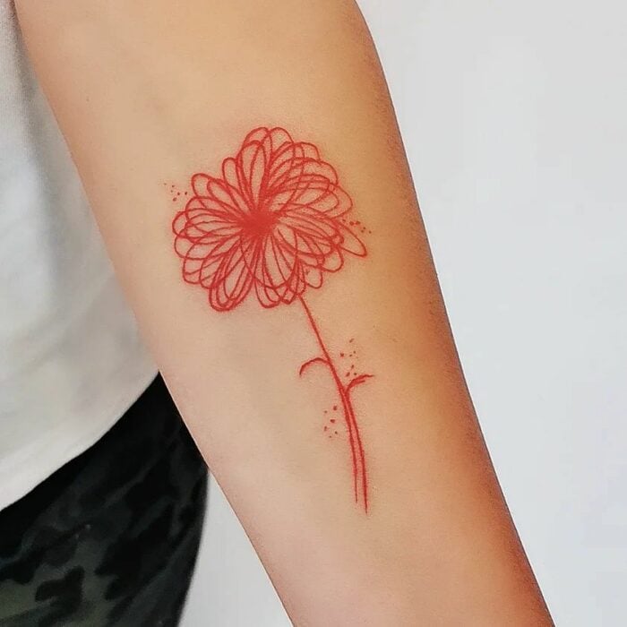 Crisantemo ;15 Tatuajes en tinta rosa que resaltarán tu sensualidad