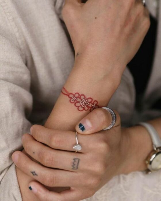 Bracelet; 15 pink ink tattoos that will highlight your sensuality