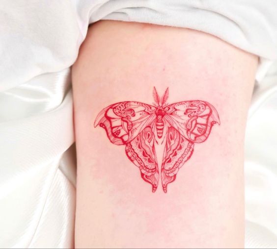 Mariposa ;15 Tatuajes en tinta rosa que resaltarán tu sensualidad