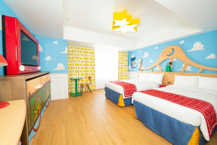 Habitaciones del hotel de Toy Story con temática del dormitorio de Andy