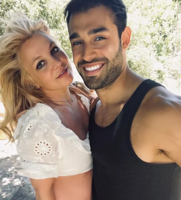 Britney Spears announces that she is expecting her third baby