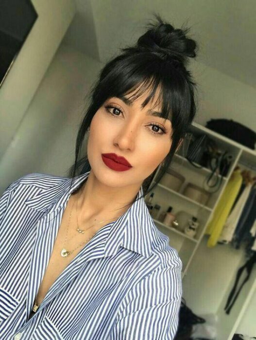 bun alto ;14 Lindas ideas para peinar tu flequillo con estilo 