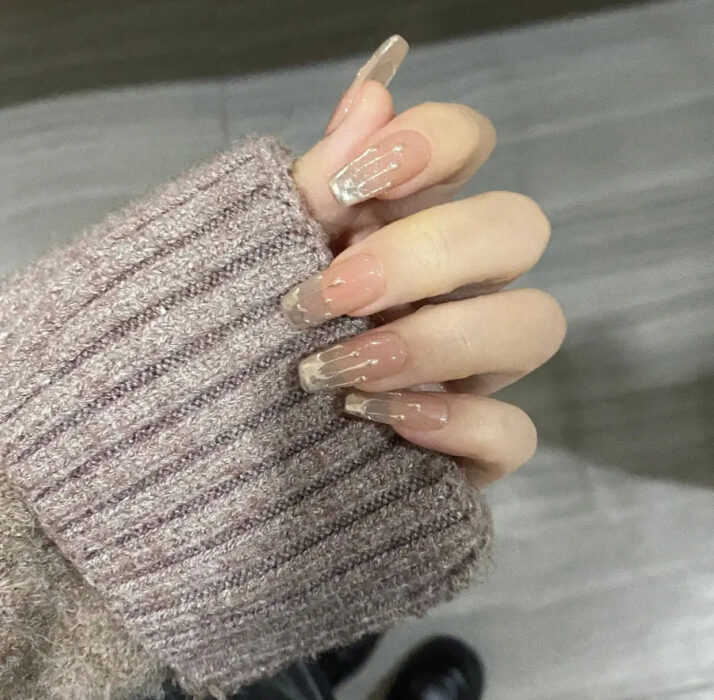 15 Ideas de uñas transparentes de cristal que debes probar