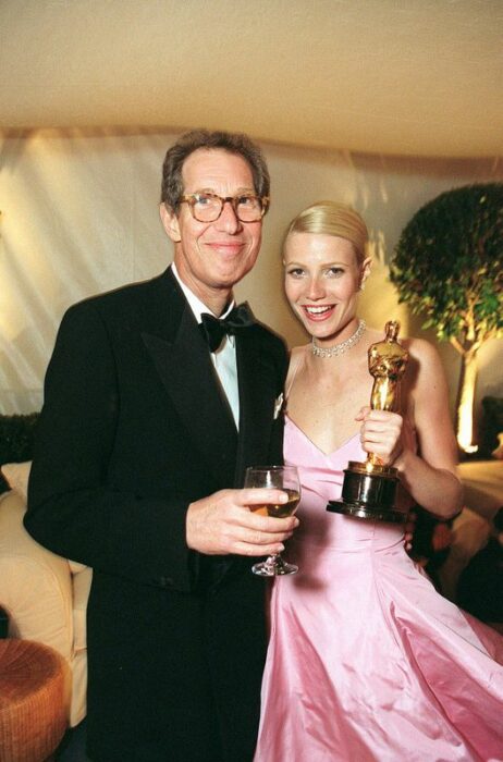 Gwyneth Paltrow and Bruce Paltrow on the red carpet at the Oscars, 1999