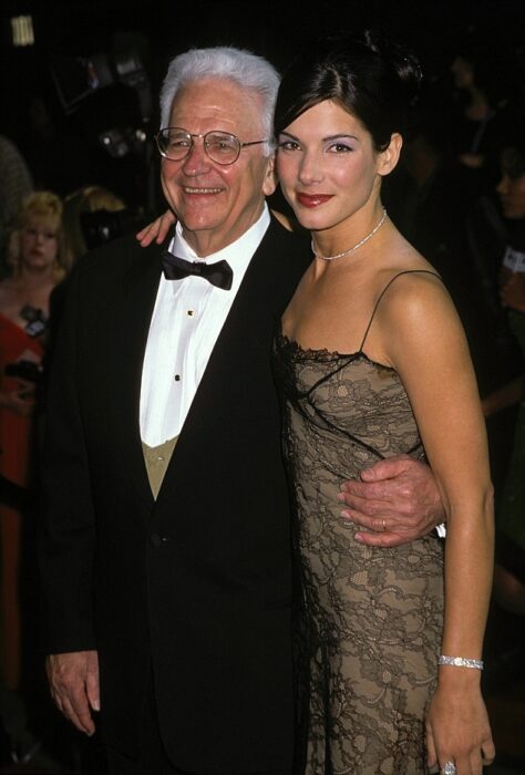 Sandra Bullock y John Wilson Bullock en los People's Choice Awards, 1996