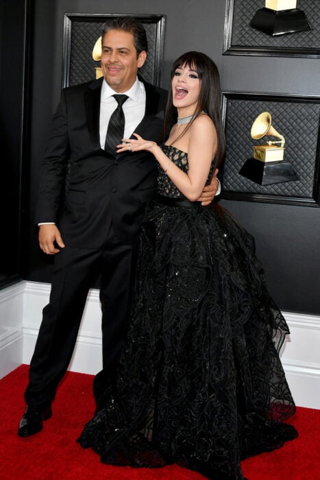 Camila Cabello y Alejandro Cabello en los Premios Grammy, 2020