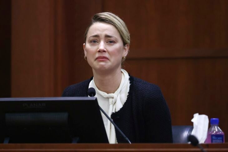 Amber Heard en la corte durante su juicio contra Johnny Depp
