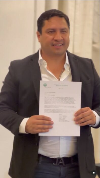 Julión Álvarez with his release sheet by OFAC in the US 