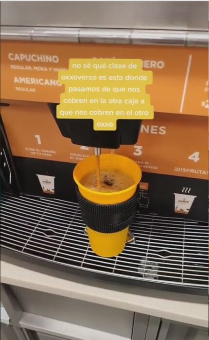 captura de pantalla de un chico sirviendo un café 