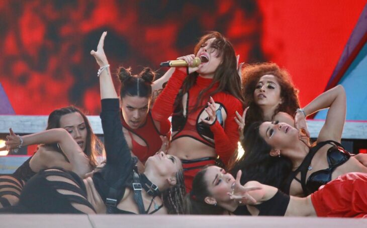 Singer Danna Paola surrounded by her dancers in her presentation at the Tecate Emblema Festival 