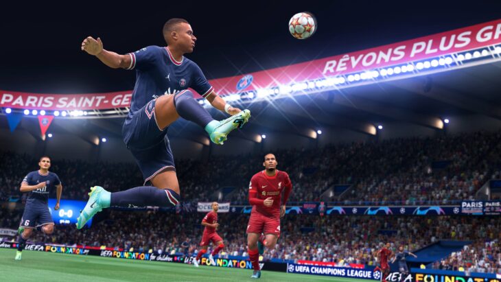 imagen muestra jugadores del videojuego FIFA de futbolistas tras el balón de fútbol. 