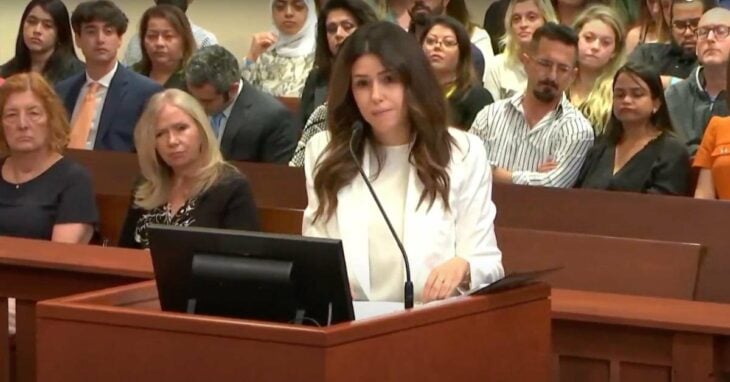 Camille Vasquez interrogando a Amber Heard en el juicio por difamación 