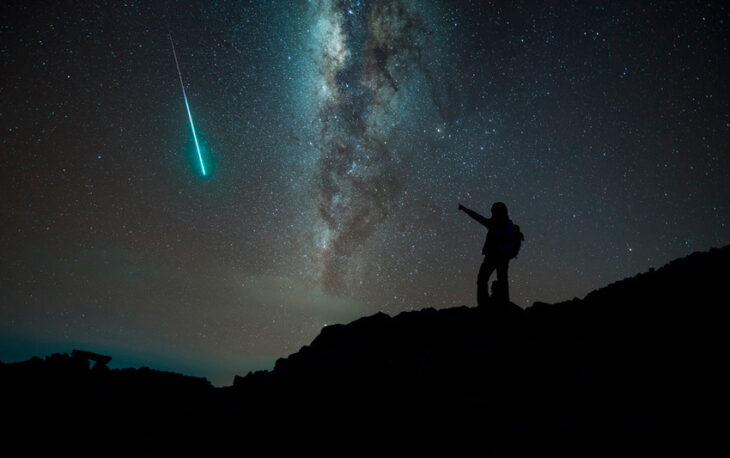 Asteroide aterrizando cerca de la tierra 