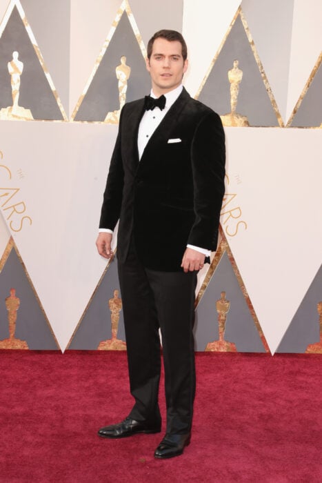 Henry Cavill en la alfombra roja de los premios Oscar 2016 
