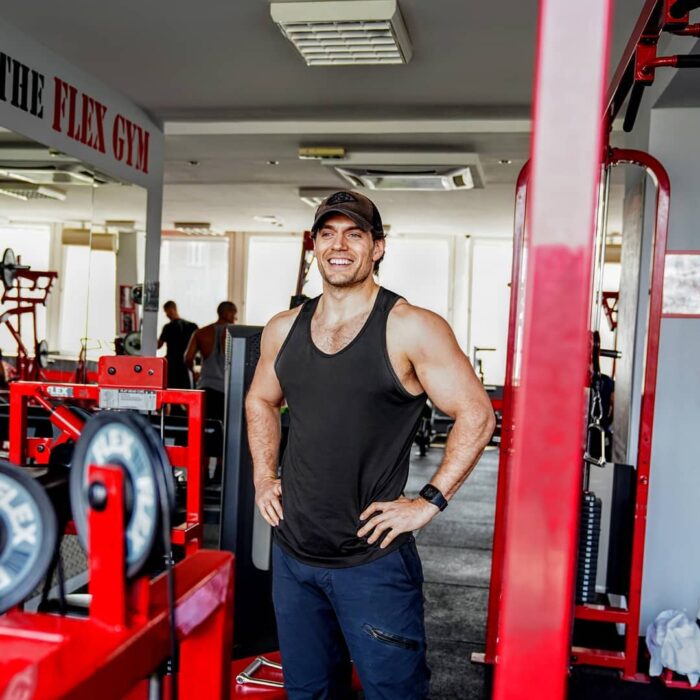 fotografía de Henry Cavill en el gimnasio 