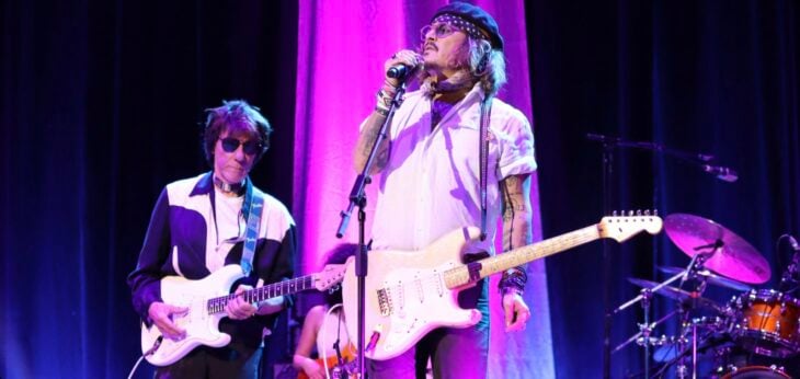Johnny Depp junto a Jeff Beck en un concierto en Inglaterra, 29 de mayo 2022 