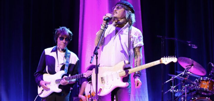 Johnny Depp junto a Jeff Beck en un concierto en Inglaterra, 29 de mayo 2022 