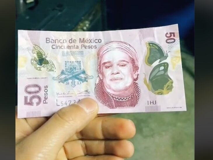 Billete de 50 pesos mexicanos con la cara de Juan Gabriel 