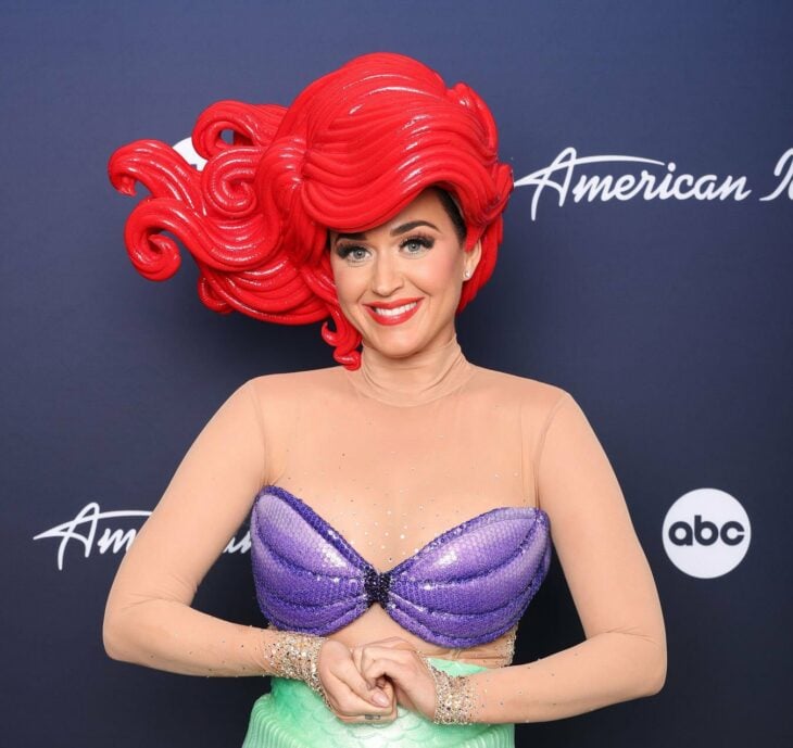 Cantante Katy Perry disfrazada de Ariel La Sirenita de Disney 