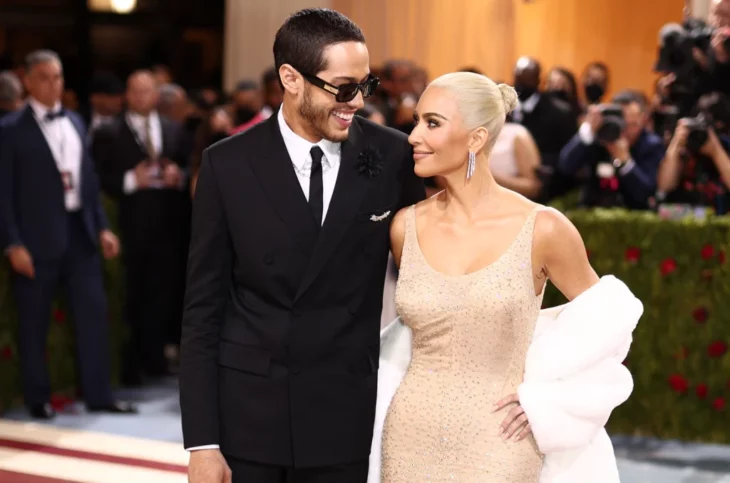 Pete Davidson y Kim Kardashian en el Met Gala 2022