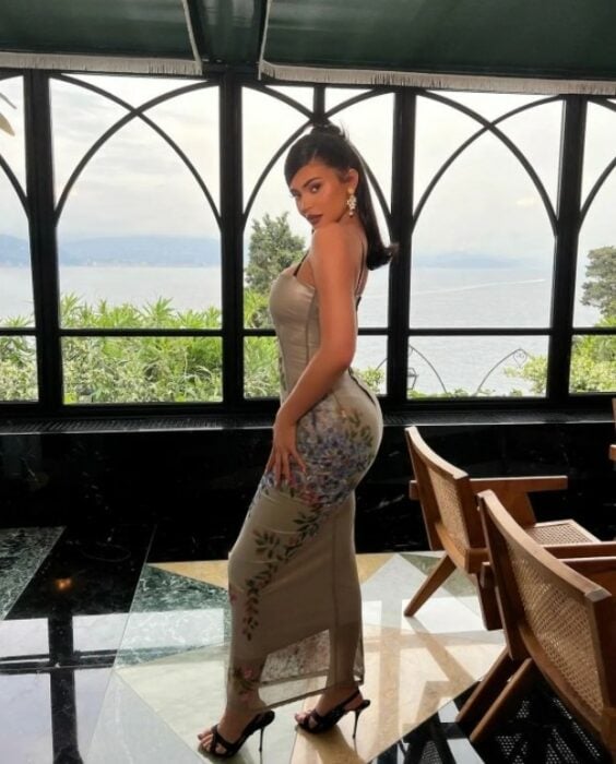 Kylie Jenner ;Los looks barrocos de las hermanas Kardashian en la boda de Kourtney y Travis Barker